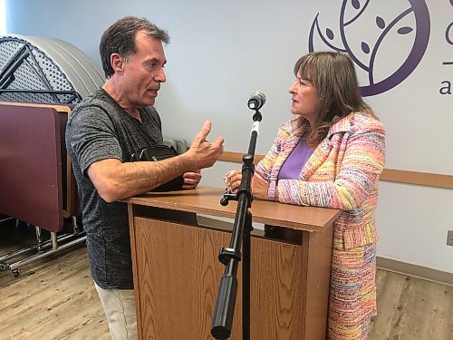 Gail Asper speaks with Bernie Bellan, former editor and publisher of the Jewish Post and News, at the Gwen Secter Creative Living Centre after her presentation about the Ten Commandments. (John Longhurst / Free Press)
