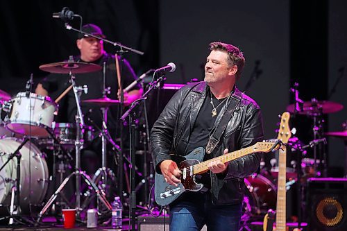 Chris Thorsteinson of Doc Walker performs as part of The  Great Canadian Roadtrip with Michelle Wright and Jason McCoy on the mainstage Friday evening. (Tim Smith/The Brandon Sun)