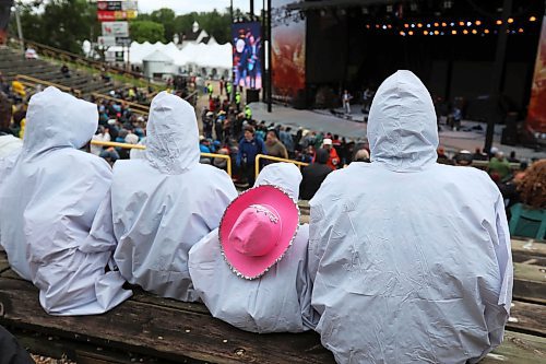 Bundled-up fans stay dry while watching Quinton Blair perform on the mainstage. (Tim Smith/The Brandon Sun)