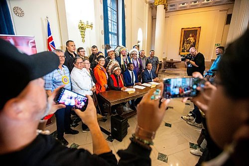 MIKAELA MACKENZIE / FREE PRESS

A group photo with chiefs, council members, and politicians after a signing ceremony between three First Nations and the province of Manitoba at the Manitoba Legislative Building on Friday, June 28, 2024.

For Martin Cash story.

