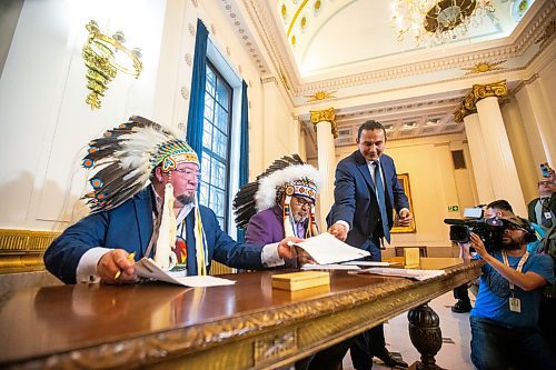 MIKAELA MACKENZIE / FREE PRESS

Minegoziibe Anishinaabe chief Derek Nepinak (left), Wuskwi Sipihk First Nation chief Elwood Zastre, and premier Wab Kinew sign an agreement between three First Nations and the province of Manitoba at the Manitoba Legislative Building on Friday, June 28, 2024.

For Martin Cash story.

