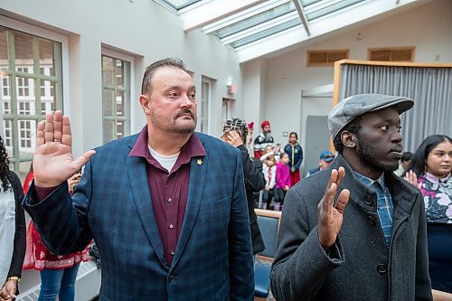 BROOK JONES / FREE PRESS
A CanadIan citizenship ceremony was hosted on Canada Day at the Pavilion at Assiniboine Park in Winnipeg, Man., Monday, July 1, 2024. Pictured: Daryl Bisset, 59, who immigrated to Canada from Zimbabwe takes the oath of citizenship.