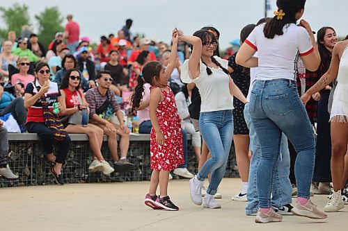 People dance in front of the stage at the Riverbank Discovery Centre while a band performs. (Charlotte McConkey/The Brandon Sun)