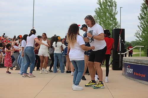 Brandon Mayor Jeff Fawcett busts a move in front of the stage at the Riverbank Discovery Centre on Canada Day. (Charlotte McConkey/The Brandon Sun)