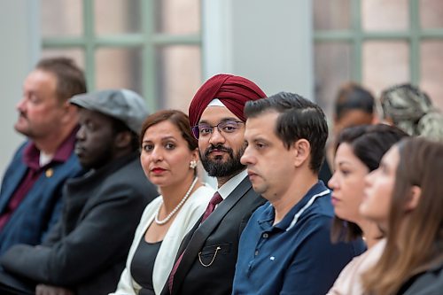 BROOK JONES / FREE PRESS
A CanadIan citizenship ceremony was hosted on Canada Day at the Pavilion at Assiniboine Park in Winnipeg, Man., Monday, July 1, 2024. Gurpreet Singh (middle) is pictured prior to the start of the citizenship ceremony.