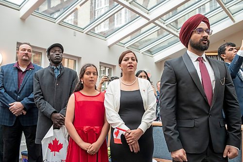 BROOK JONES / FREE PRESS
A CanadIan citizenship ceremony was hosted on Canada Day at the Pavilion at Assiniboine Park in Winnipeg, Man., Monday, July 1, 2024. Pictured: Gurpreet Singh (right), 28, is stands next to fellow new citizens of Canada as they sing O Canada during the Canadian citizenship ceremony.