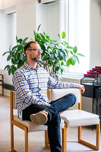 MIKAELA MACKENZIE / FREE PRESS

Spiritual care provider Justin Neufeld in the chapel at St. Boniface Hospital on Friday, June 28, 2024.

For John Longhurst story.

