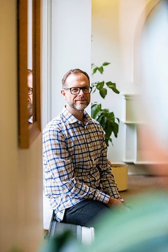 MIKAELA MACKENZIE / FREE PRESS

Spiritual care provider Justin Neufeld in the chapel at St. Boniface Hospital on Friday, June 28, 2024.

For John Longhurst story.

