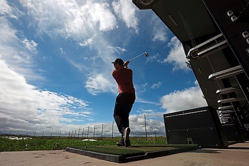 02072024
Ryan Keeble hits ball at Shanks Driving Range &amp; Grill on a warm Tuesday morning. 
(Tim Smith/The Brandon Sun)