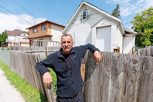 MIKE DEAL / FREE PRESS
Darrell Warren, president of the William Whyte Neighbourhood Association, outside a vacant house, 491 Burrows Avenue, that was set on fire last weekend.
See Joyanne Pursaga story
240702 - Tuesday, July 02, 2024.