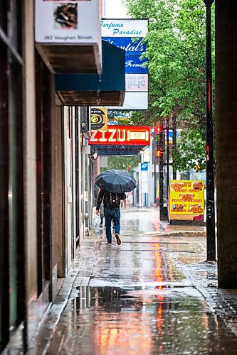 MIKAELA MACKENZIE / FREE PRESS

Thunderstorms drench pedestrians in downtown Winnipeg on Thursday, July 4, 2024. 

Standup.

