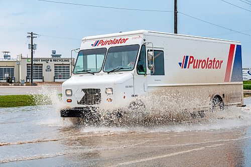 NIC ADAM / FREE PRESS
Cars struggle along a flooded Brookside Blvd, just south of Inkster Blvd, after the thunderstorm on Thursday afternoon.
240704 - Thursday, July 04, 2024.

Reporter: