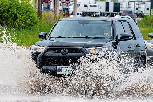 NIC ADAM / FREE PRESS
Cars struggle along a flooded Brookside Blvd, just south of Inkster Blvd, after the thunderstorm on Thursday afternoon.
240704 - Thursday, July 04, 2024.

Reporter: