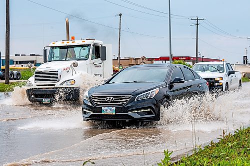 NIC ADAM / FREE PRESS
Cars struggle along a flooded Brookside Blvd, just south of Inkster Blvd, after the thunderstorm on Thursday afternoon.
240704 - Thursday, July 04, 2024.

Reporter: