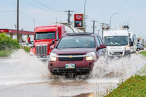 NIC ADAM / FREE PRESS
Cars struggle along a flooded Brookside Blvd, just south of Inkster Blvd, after the thunderstorm on Thursday afternoon.
240704 - Thursday, July 04, 2024.

Reporter: