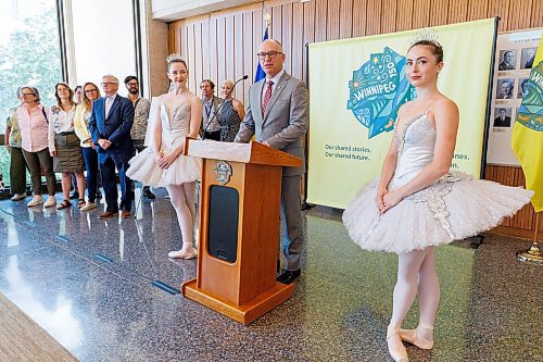 MIKE DEAL / FREE PRESS
Mayor Scott Gillingham hosts representatives from four of the major local performing arts organizations: Manitoba Opera, Winnipeg Symphony Orchestra, Royal Winnipeg Ballet and Royal Manitoba Theatre Centre, for a media announcement at City Hall to invite Winnipeggers to join him on Saturday, October 5 to attend the Mayor&#x2019;s Ball, a fundraising event to help support the organizations.
240705 - Friday, July 05, 2024.