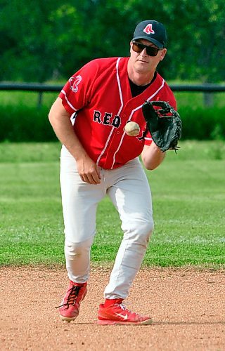 Hamiota Red Sox second baseman Jeff Knight snags a grounder during warmup in Reston. The Red Sox defeated the Rockets 5-0 in South West Baseball League action. (Jules Xavier/The Brandon Sun)