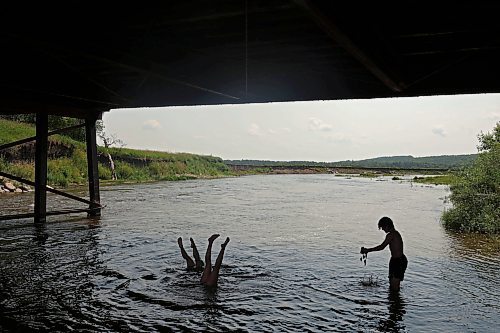 08072024
Bailey Anderson, Leighton Calcut and Cale Calcut play in the Little Saskatchewan River under the Daly - Whitehead Centennial Bridge on a hot Monday afternoon. 
(Tim Smith/The Brandon Sun)