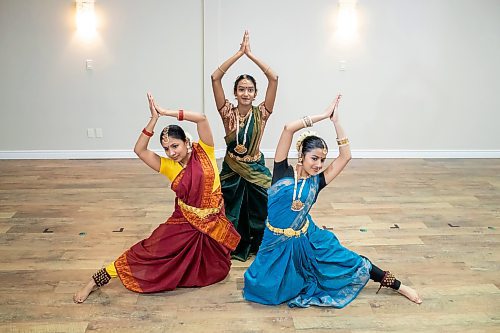 BROOK JONES / FREE PRESS
BRT Dance Academy is the only dance school in Manitoba specializing in Bharatanatyam, which is an ancient south Indian dance that originated in Tamil Nadu. Dancers were pictured at the dance academy in Winnipeg, Man., Saturday, June 15, 2024. PIctured from left: Bharatanatyam dances Harsha Blumey, Ragavi Noel and Mayura Manivasan do a dance pose.