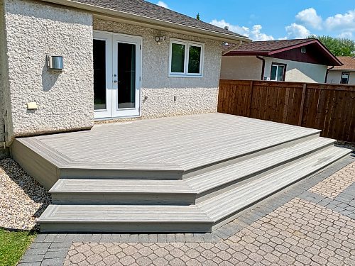 Marc LaBossiere / Winnipeg Free Press

This single-tiered deck has been renewed, topping the old wooden structure with a beautiful two-toned light grey composite.