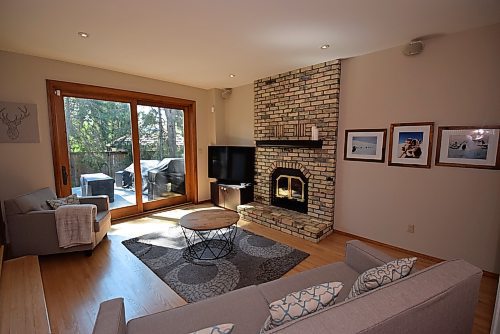 Todd Lewys / Winnipeg Free Press

 

A huge patio door on the cozy family room's rear wall provides access to a  composite backyard deck that looks out onto the lovely backyard.

 