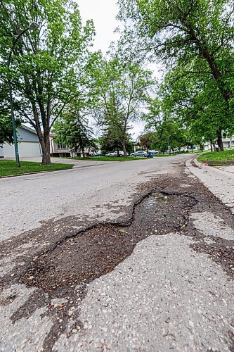 MIKE DEAL / FREE PRESS
The road conditions along the stretch of Augusta Drive between Lakeside Drive and Chancellor Drive is quiet bad.
The condition of the streets in Waverley Heights. Specifically Augusta Drive and Greensboro Bay, showing potholes, crumbling curbs, cracks in the pavement.
240613 - Thursday, June 13, 2024.