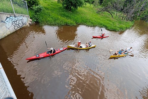 MIKE DEAL / FREE PRESS
Members of the Nature Manitoba Grey Hares paddle along the Seine River approaching where it flows underneath Marion Street Wednesday afternoon. The group of retired and partially retired people gather for outdoor activities every Wednesday.
240710 - Wednesday, July 10, 2024.