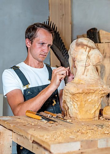 NIC ADAM / FREE PRESS
Wood carver Lucas Kost, 28, in his home-garage studio on Wednesday morning.
240710 - Wednesday, July 10, 2024.

Reporter: Dave