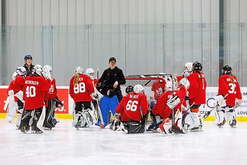 MIKE DEAL / FREE PRESS
Olympian and goaltender for PWHL Toronto, Kristen Campbell, on the ice Wednesday morning at the Hockey for All Centre, during her Kristen Campbell Elite Goaltending Camp.
See Mike Sawatzky story
240710 - Wednesday, July 10, 2024.