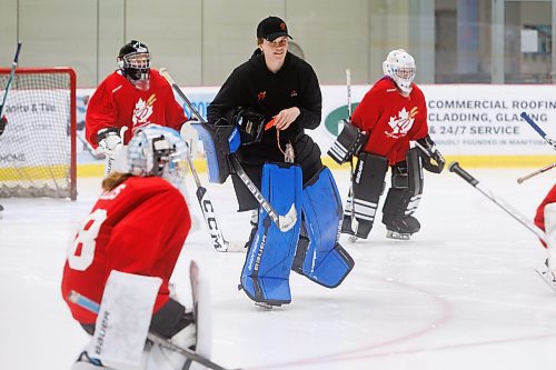 MIKE DEAL / FREE PRESS
Olympian and goaltender for PWHL Toronto, Kristen Campbell, on the ice Wednesday morning at the Hockey for All Centre, during her Kristen Campbell Elite Goaltending Camp.
See Mike Sawatzky story
240710 - Wednesday, July 10, 2024.