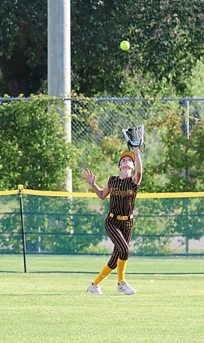 Westman Magic centre-fielder Jade Campbell of Brandon (4) hauls in a long fly ball during the first game of a Manitoba Premier Softball League under-15 doubleheader against the Manitoba Angels on Thursday evening at Ashley Neufeld Softball Complex. (Perry Bergson/The Brandon Sun)