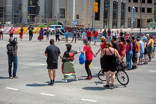 BROOK JONES / FREE PRESS
A round dance takes place at the intersection of Portage Avenue and Main Street in Winnipeg, Man., on the afternoon of Thursday, July 11, 2024. The round dance was organized following the announcement that a judge ruled serial killer Jeremy Anthony Michael Skibicki is criminally responsible for slaying four indigenous women in Winnipeg in early 2022.