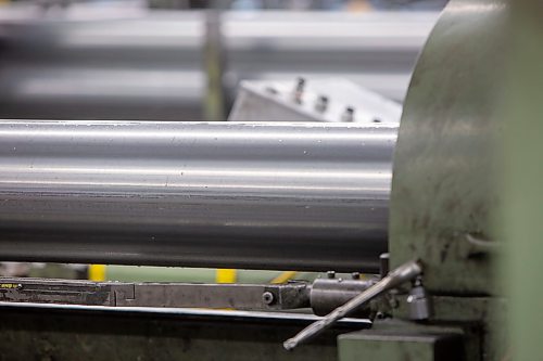 BROOK JONES / FREE PRESS
A milling machine folds galvanized steel into tubing at Imperial Steel at 901 Century St., in Winnipeg, Man., Thursday, July 11, 2024.