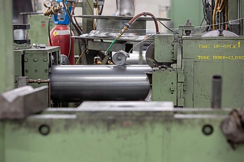 BROOK JONES / FREE PRESS
A milling machine folds galvanized steel into tubing at Imperial Steel at 901 Century St., in Winnipeg, Man., Thursday, July 11, 2024.