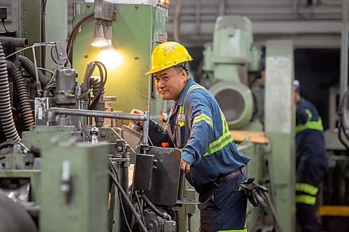 BROOK JONES / FREE PRESS
William Samonte operates a milling machine which folds galvanized steel into tubing at Imperial Steel at 901 Century St., in Winnipeg, Man., Thursday, July 11, 2024.
