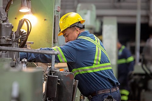 BROOK JONES / FREE PRESS
William Samonte operates a milling machine which folds galvanized steel into tubing at Imperial Steel at 901 Century St., in Winnipeg, Man., Thursday, July 11, 2024.