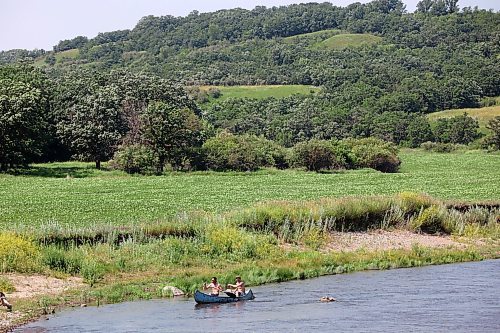 12072024
Paddlers in a kayak and a canoe paddle down the Little Saskatchewan River west of Brandon on a scorching hot Friday.
(Tim Smith/The Brandon Sun)