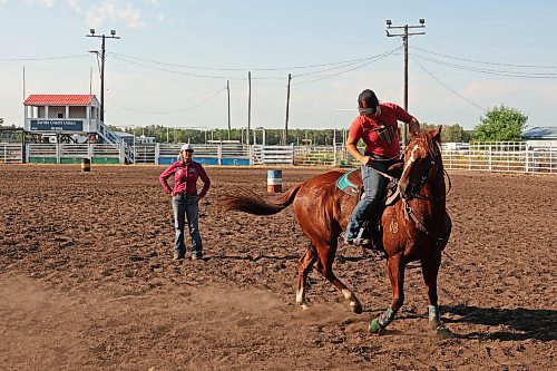 12072024
Shannon Kerr (C), a horse trainer and barrel racer living in Brazil, watches the technique of Jacey Boyes and her horse Stark as they round a barrel during an advanced barrel racing clinic led by Kerr at the Austin Stampede grounds on a scorching hot Thursday. Before arriving in Manitoba, Kerr led clinics in Saskatchewan, Alberta and BC. (Tim Smith/The Brandon Sun)