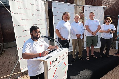 Left; BAPS Charities spokesperson Nisarg Patel, Brandon Mayor Jeff Fawcett, MP Larry Maguire, MLA Brandon West Wayne Balcaen and Brandon Regional Health Centre Foundation executive director Joanne Louie. Photos: Abiola Odutola/The Brandon Sun