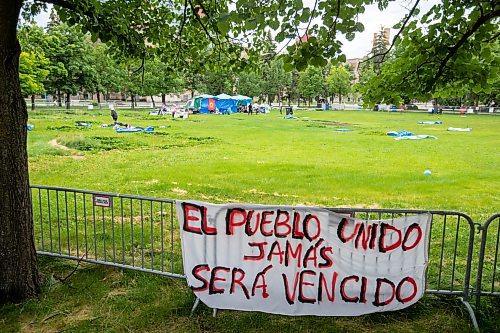 BROOK JONES / FREE PRESS
Pro-Palestinian protesters help to clean up and dismantle an encampment at the quad at the University of Manitoba's Fort Garry campus in Winnipeg, Man., Sunday, July 14, 2024. Students for Justice in Palestine, a group at the U of M, set up the encampment in solidarity with the Palestinian people in Gaza on May 7, 2024.