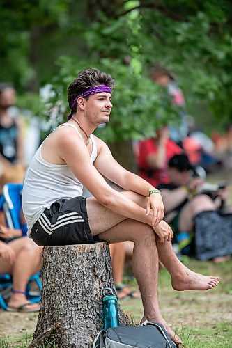 BROOK JONES / FREE PRESS
Folk Fest goer Duncan Cox, 27, who is from Winnipeg, Man., listens to Steph Strings, who is a musician based in Melbourne, Australia, perform on the Little Stage In The Forest at the 49th Winnipeg Folk Festival at Birds Hill Provincial Park in Man., Sunday, July 14, 2024.