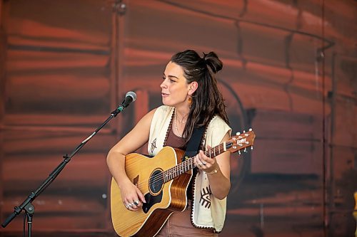 BROOK JONES / FREE PRESS
Steph Strings, who is a musician based in Melbourne, Australia, perform on the Little Stage In The Forest at the 49th Winnipeg Folk Festival at Birds Hill Provincial Park in Man., Sunday, July 14, 2024.