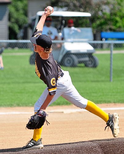 Brandon Padres starting pitcher Brayden Olsen had a 4-3 lead in the 13U Tier 1 Baseball Manitoba provincials in Wawanesa Sunday afternoon, but Lowe Farm rebounded from this early deficit to score a 14-6 win to claim gold. (Jules Xavier/The Brandon Sun)