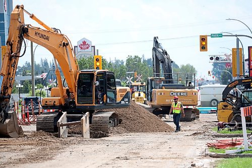 A construction worker walks the worksite in the southbound lanes of 18th Street at the intersection with Park Avenue on Monday afternoon. (Matt Goerzen/The Brandon Sun)