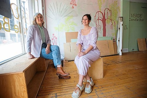 MIKAELA MACKENZIE / FREE PRESS

Dominika (left) and Zoe Dratwa, co-owners of Verde Plant Design (soon to be Verde Candle Bar), in their old space on Osborne Street on Monday, July 15, 2024. The company will undergo a transformation, turning from plant shop to candle-making bar, and will open on Academy Road this August.

For Gabby story.

