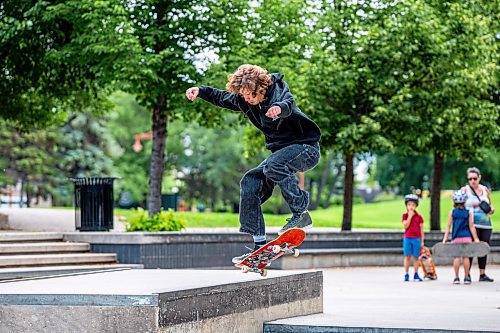 NIC ADAM / FREE PRESS
Erik Penton, one of the teachers with Sk8 Skates&#x2019; drop-in lessons at the Forks, pictured at the park Tuesday. He has been riding a skate board for 15 years.
240716 - Tuesday, July 16, 2024.

Reporter: Zoe