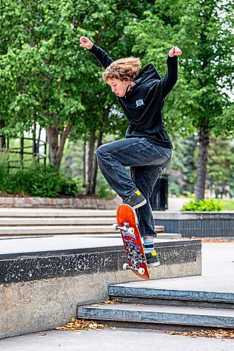 NIC ADAM / FREE PRESS
Erik Penton, one of the teachers with Sk8 Skates&#x2019; drop-in lessons at the Forks, pictured at the park Tuesday. He has been riding a skate board for 15 years.
240716 - Tuesday, July 16, 2024.

Reporter: Zoe