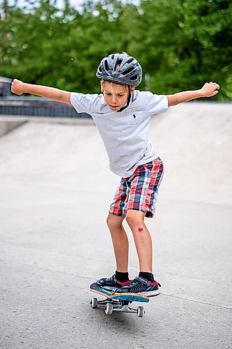 NIC ADAM / FREE PRESS
Hudson Cunnington learns to skate at Sk8 Skates&#x2019; free skateboarding class at the Forks on Tuesday afternoon.
240716 - Tuesday, July 16, 2024.

Reporter: Zoe