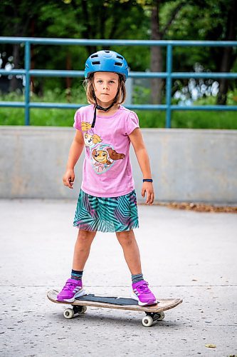 NIC ADAM / FREE PRESS
Jensen Cunnington learns to skate at Sk8 Skates&#x2019; free skateboarding class at the Forks on Tuesday afternoon.
240716 - Tuesday, July 16, 2024.

Reporter: Zoe