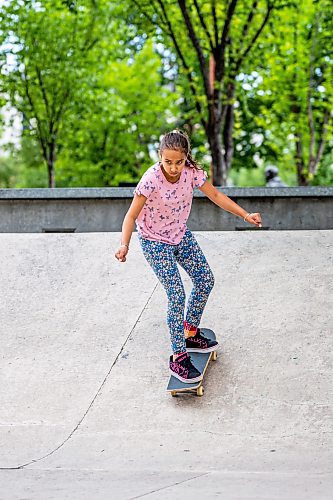 NIC ADAM / FREE PRESS
Smile Dhaliwal learns to skate at Sk8 Skates&#x2019; free skateboarding class at the Forks on Tuesday afternoon.
240716 - Tuesday, July 16, 2024.

Reporter: Zoe